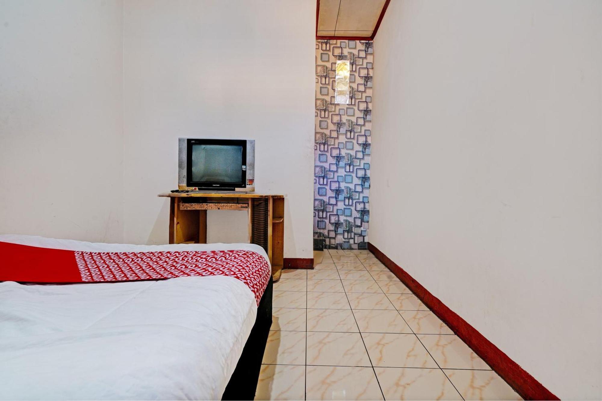 Hotel Oyo 93224 Fj