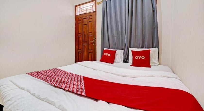 Hotel Oyo 93224 Fj 2*